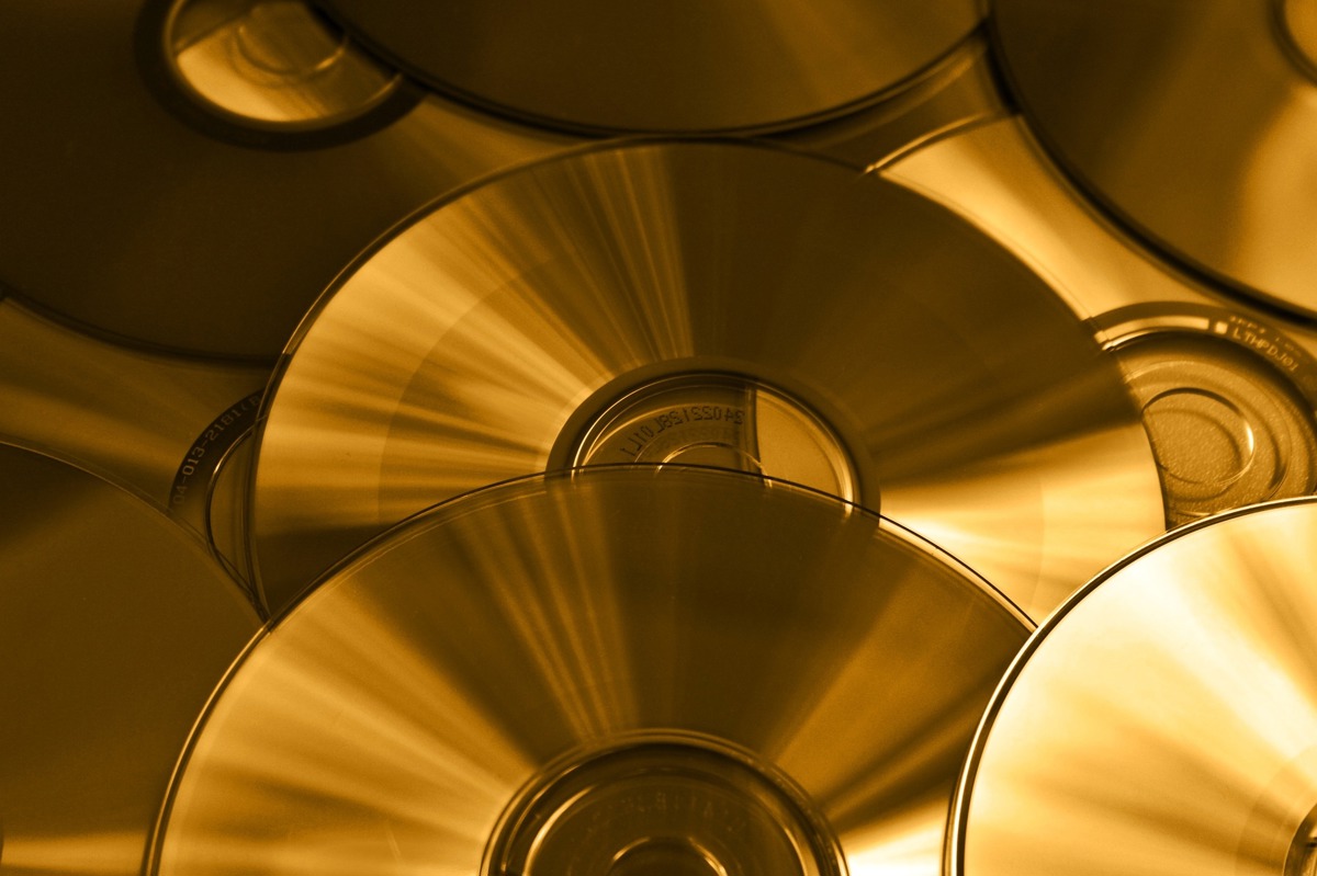 Facebook Pirate Prosecuted for Selling Fake CDs